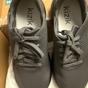 Kizik Women's Gray Athletic Shoes